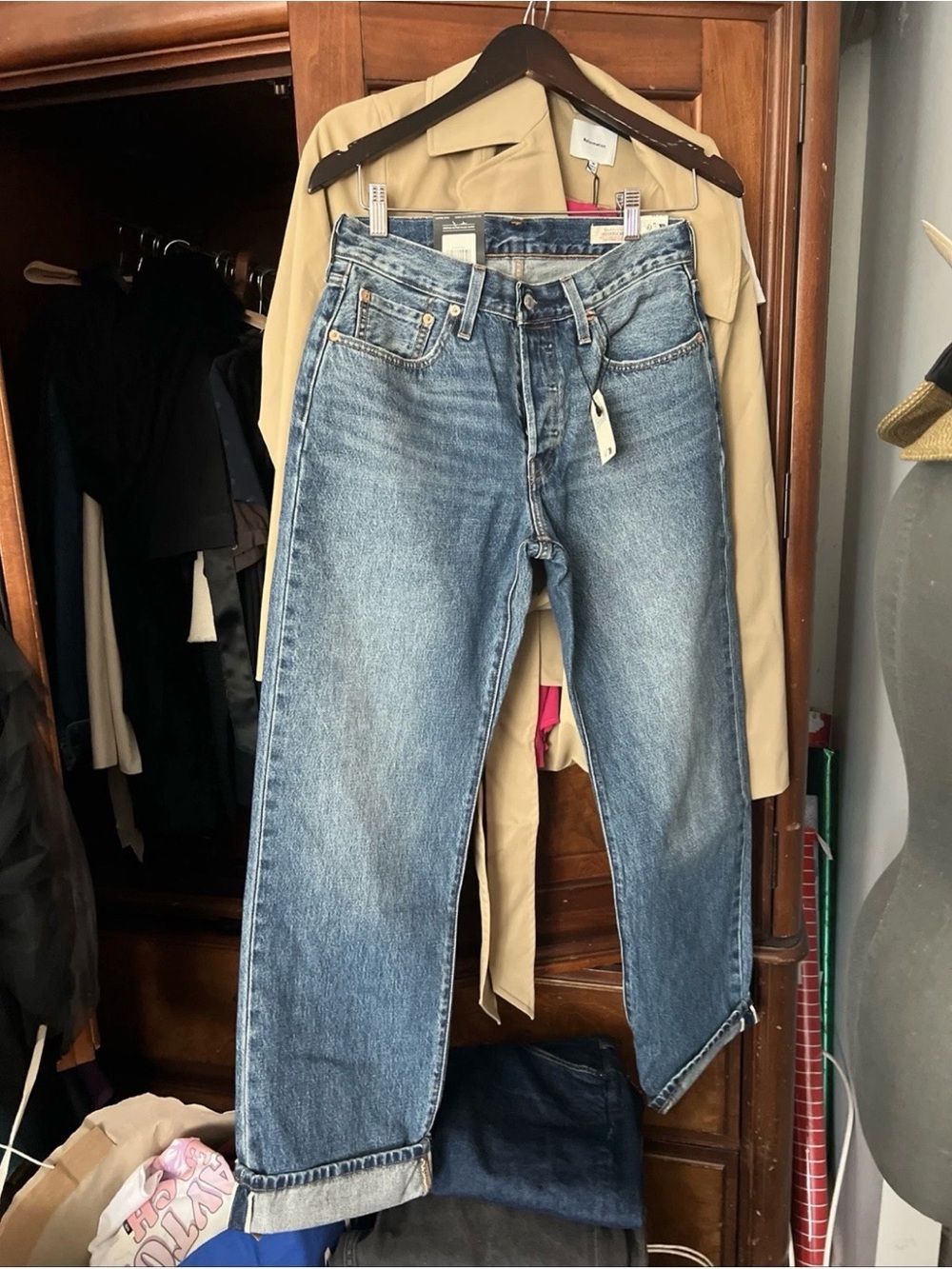 Levi's premium women’s 501 90’s Straight leg button fly 26x30